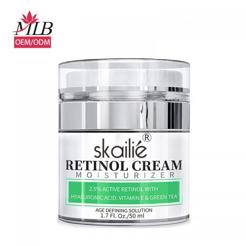 Feuchtigkeitsspendende Gesichtscreme mit Retinol